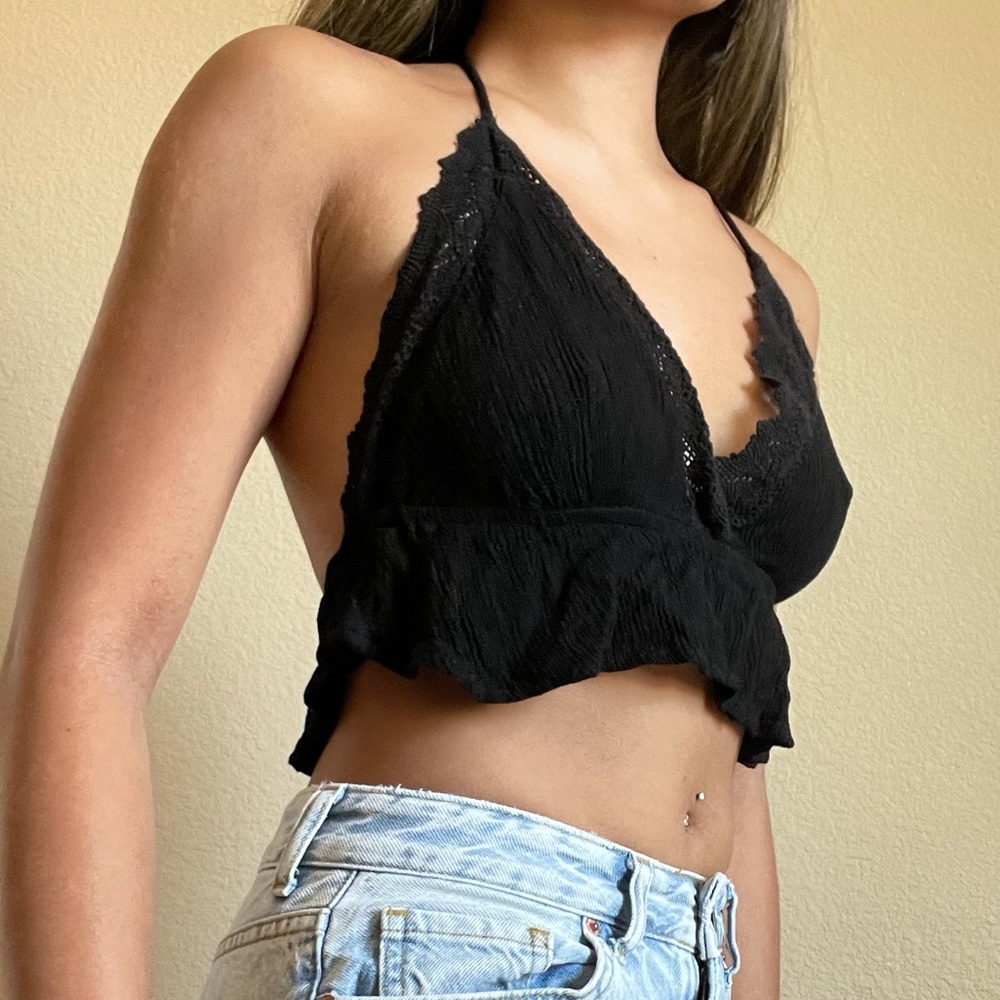 🐝 F21 Black Crop Top